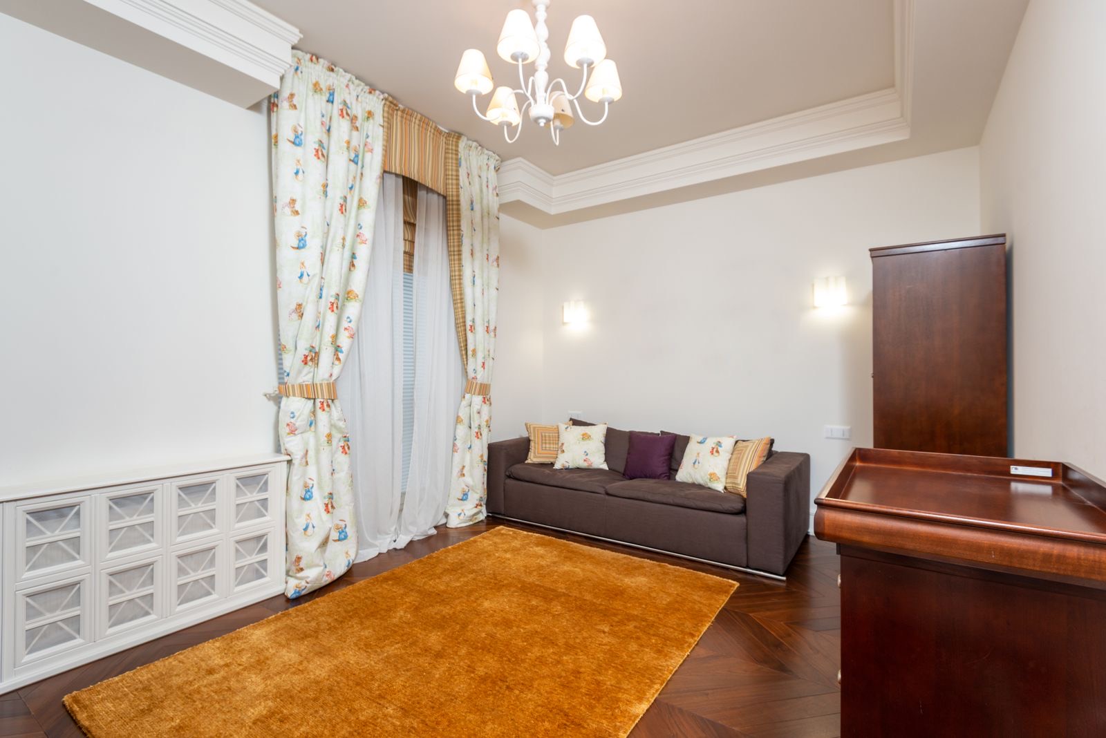 Carpeted living room with a comfortable, cozy feel